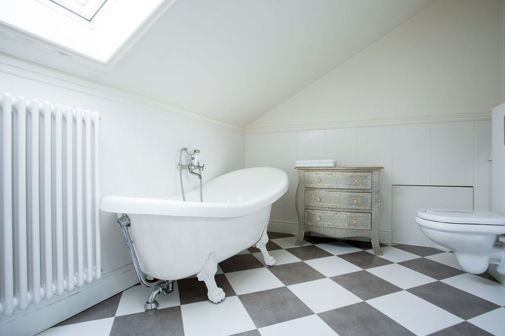 subtle gray bathroom tiling